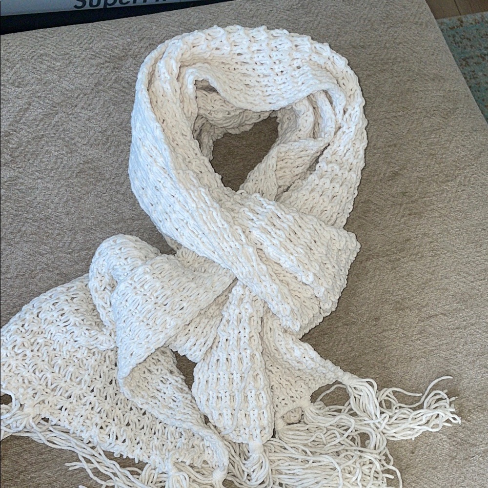 Hollister White Oversized Knit Scarf